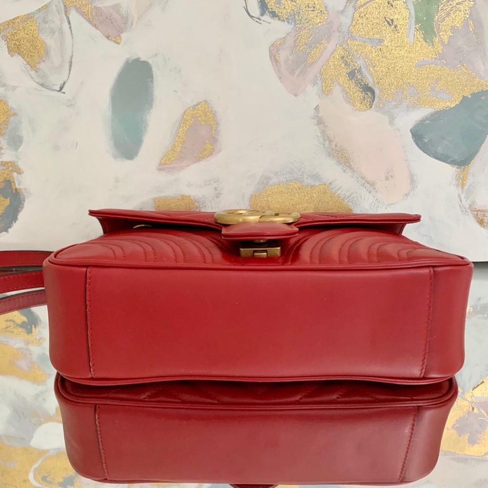 Gucci GG Small Marmont Matelasse Red Handbag - Picture 4 of 12